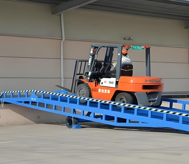 策勒移动式卸货平台（叉车用）